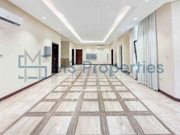 Sophisticated | 5BR Villa | View Balcony