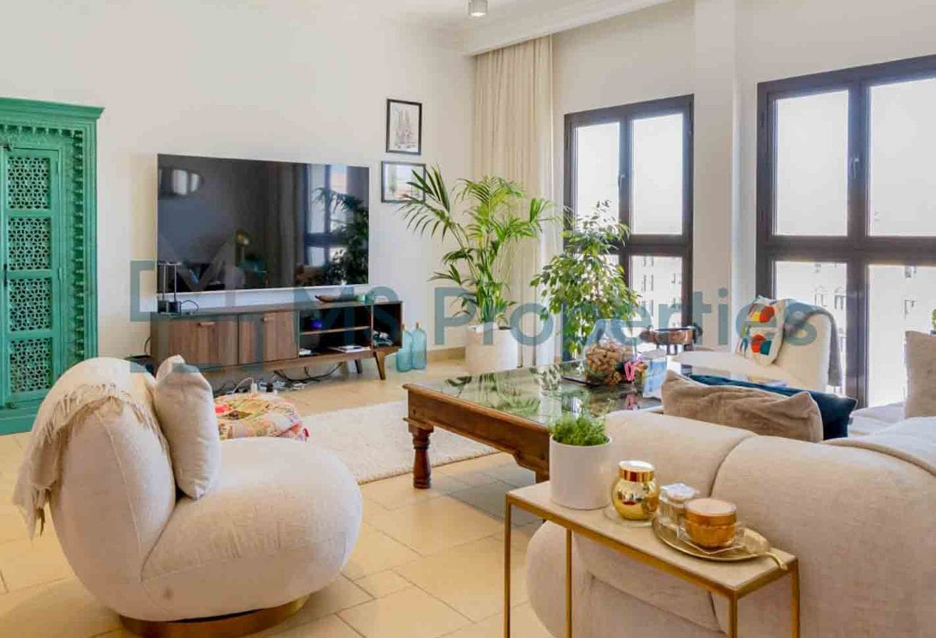 DSGWGWRG Classic Elegance: 5BHK Penthouse | with Balcony