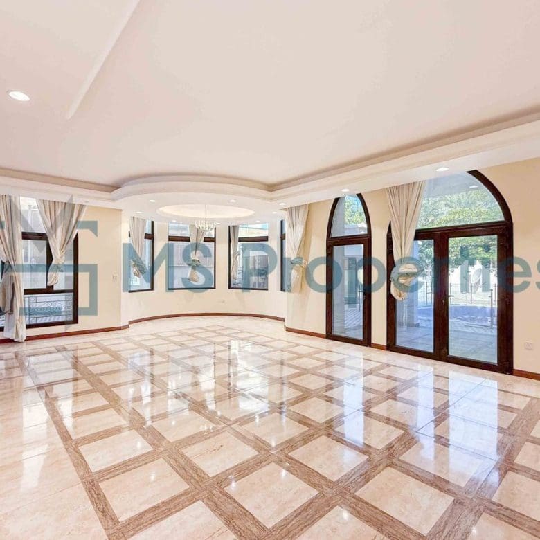 Sophisticated | 5BR Villa | View Balcony