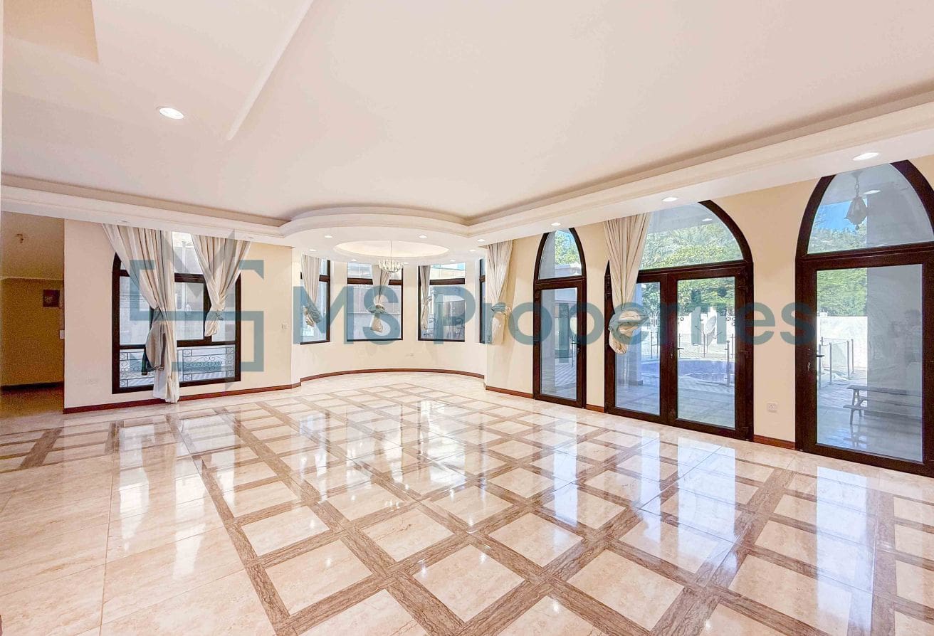 Sophisticated | 5BR Villa | View Balcony