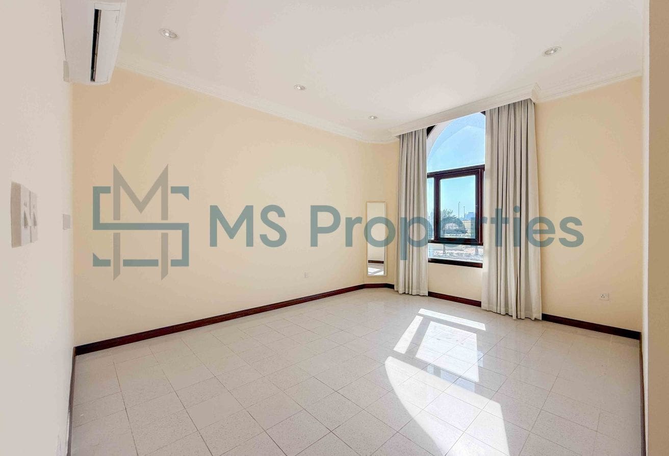 Sophisticated | 5BR Villa | View Balcony