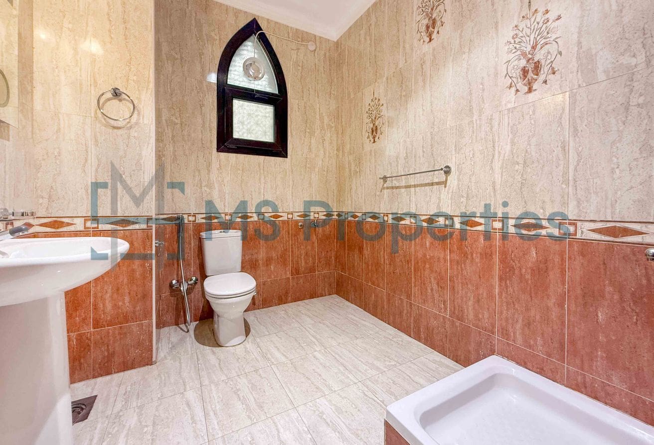 Sophisticated | 5BR Villa | View Balcony