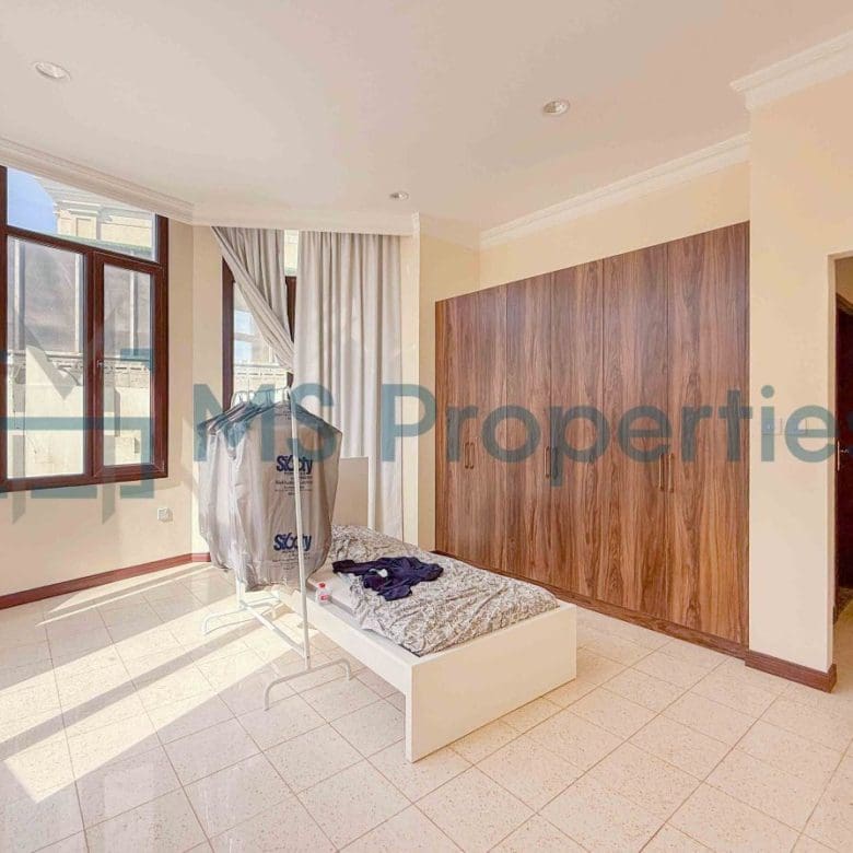 Sophisticated | 5BR Villa | View Balcony