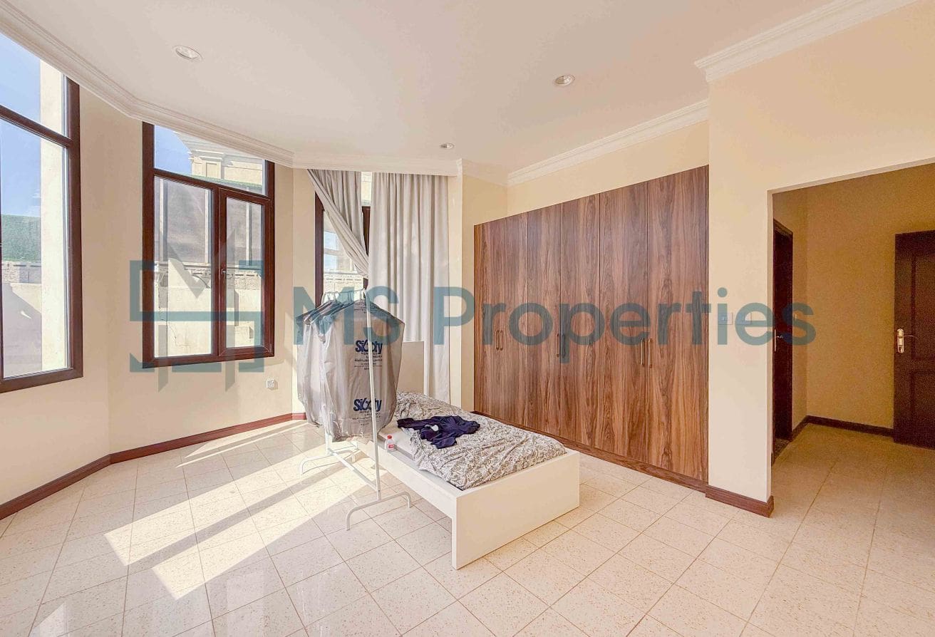 Sophisticated | 5BR Villa | View Balcony