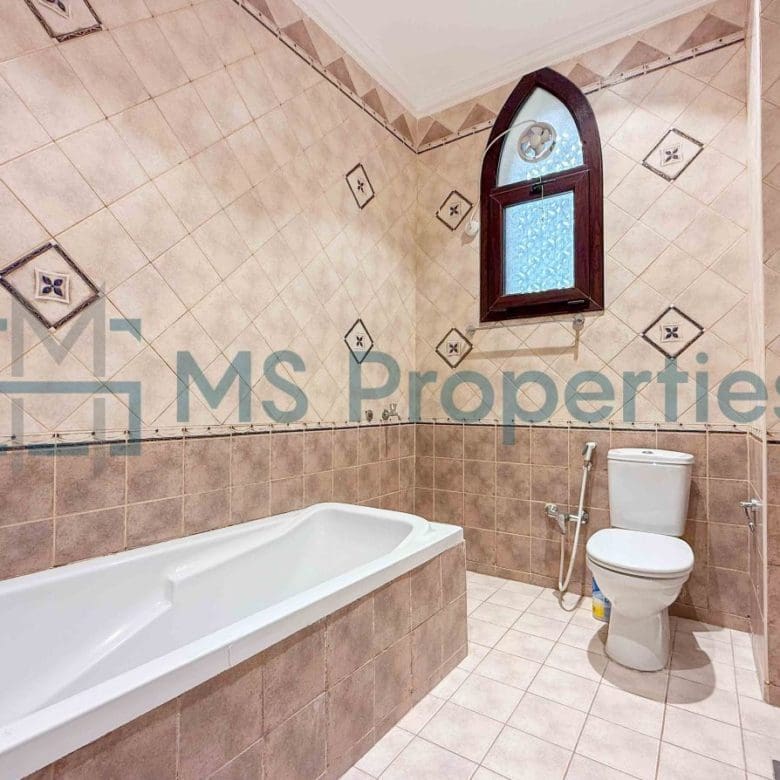 Sophisticated | 5BR Villa | View Balcony