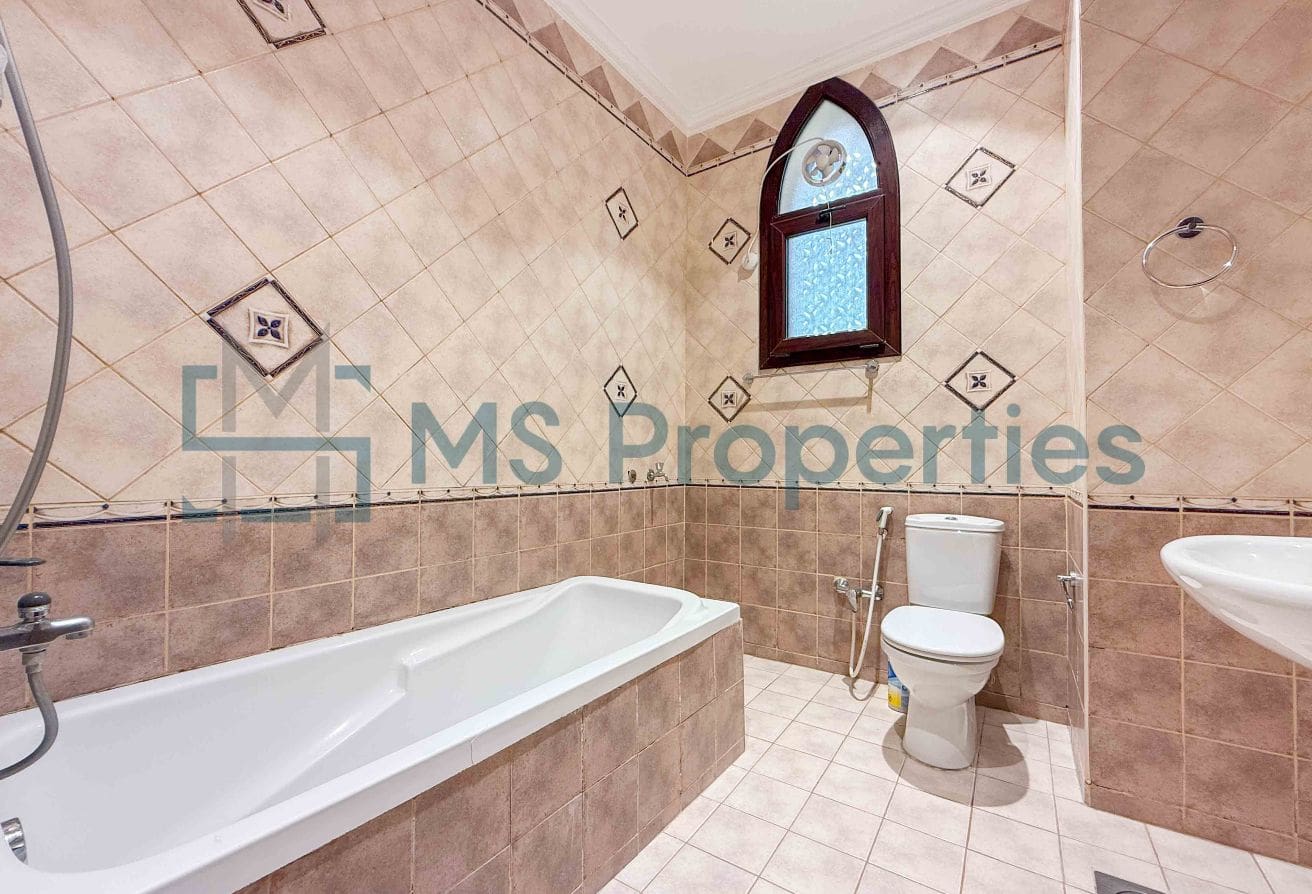 Sophisticated | 5BR Villa | View Balcony