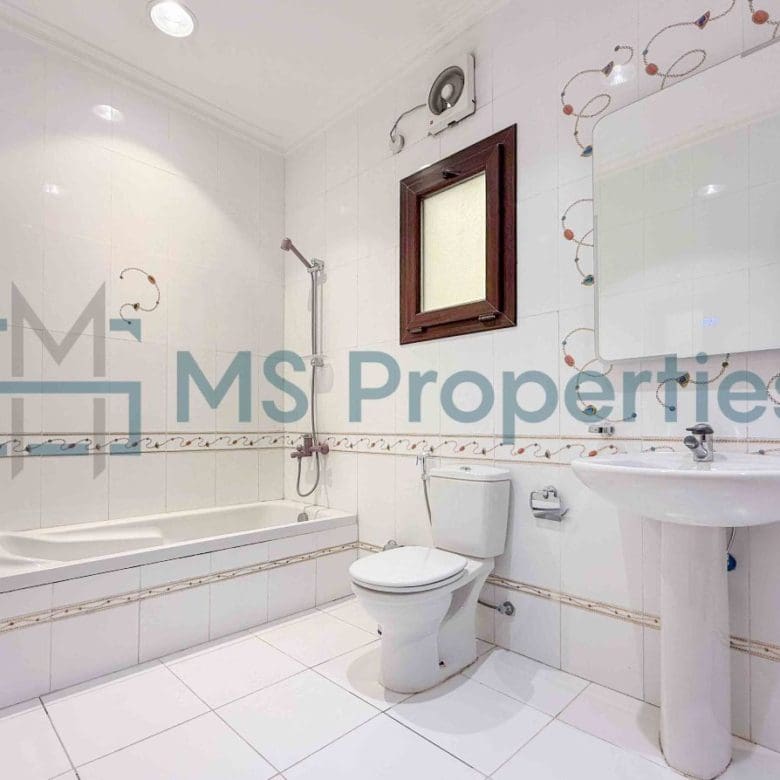 Sophisticated | 5BR Villa | View Balcony