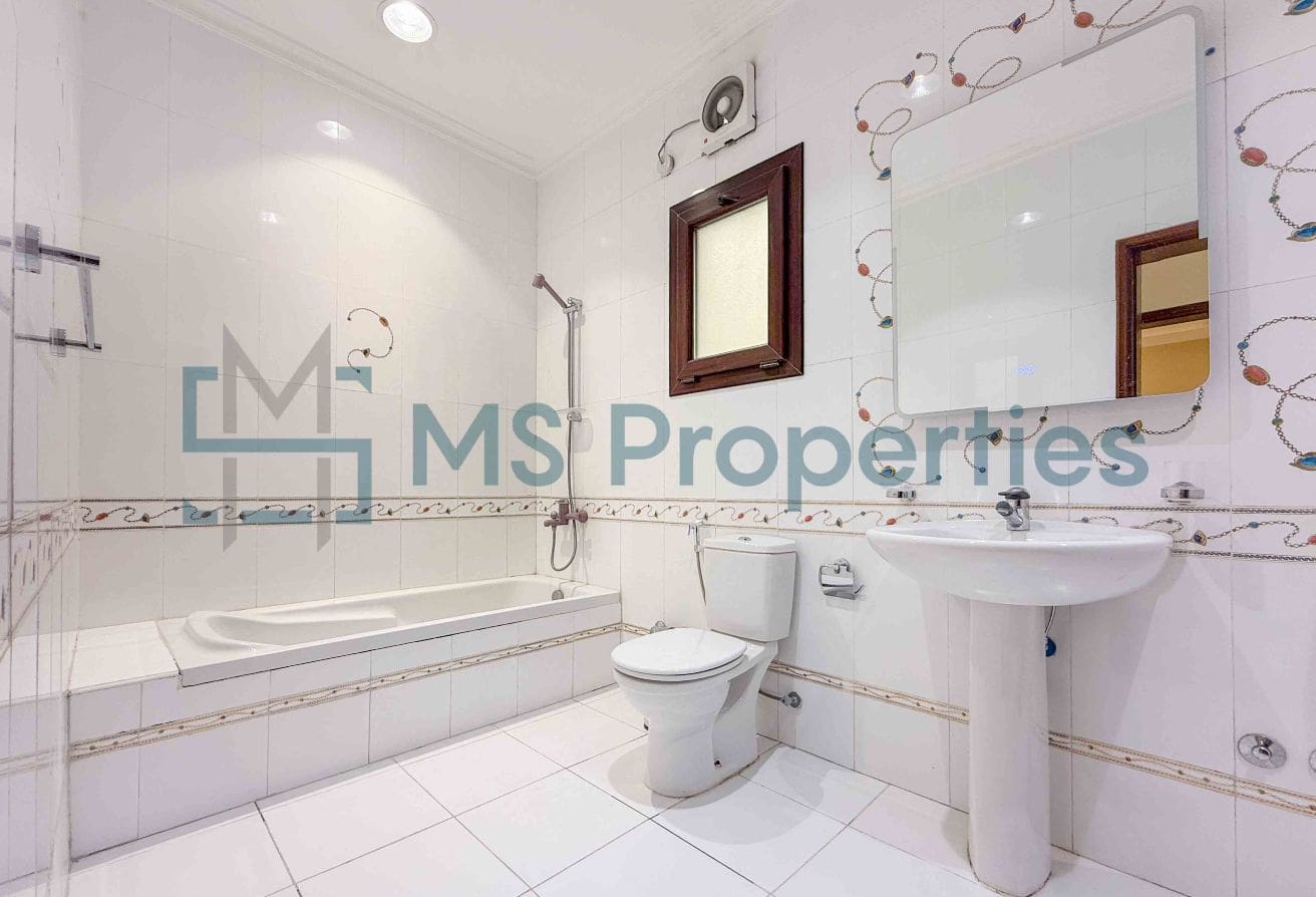 Sophisticated | 5BR Villa | View Balcony