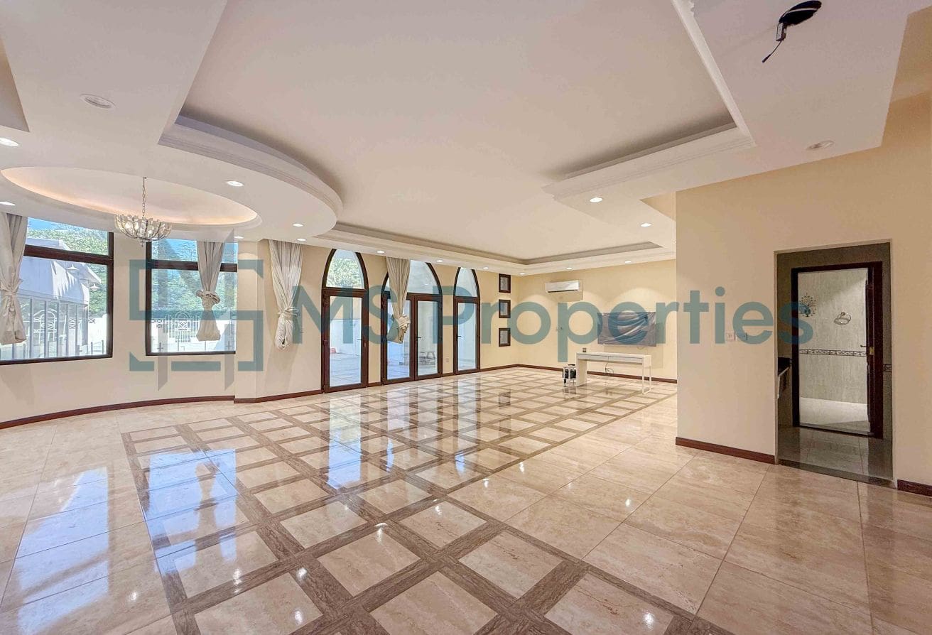 Sophisticated | 5BR Villa | View Balcony