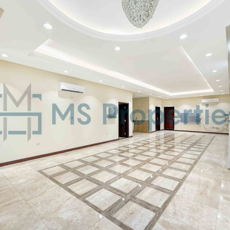 Sophisticated | 5BR Villa | View Balcony