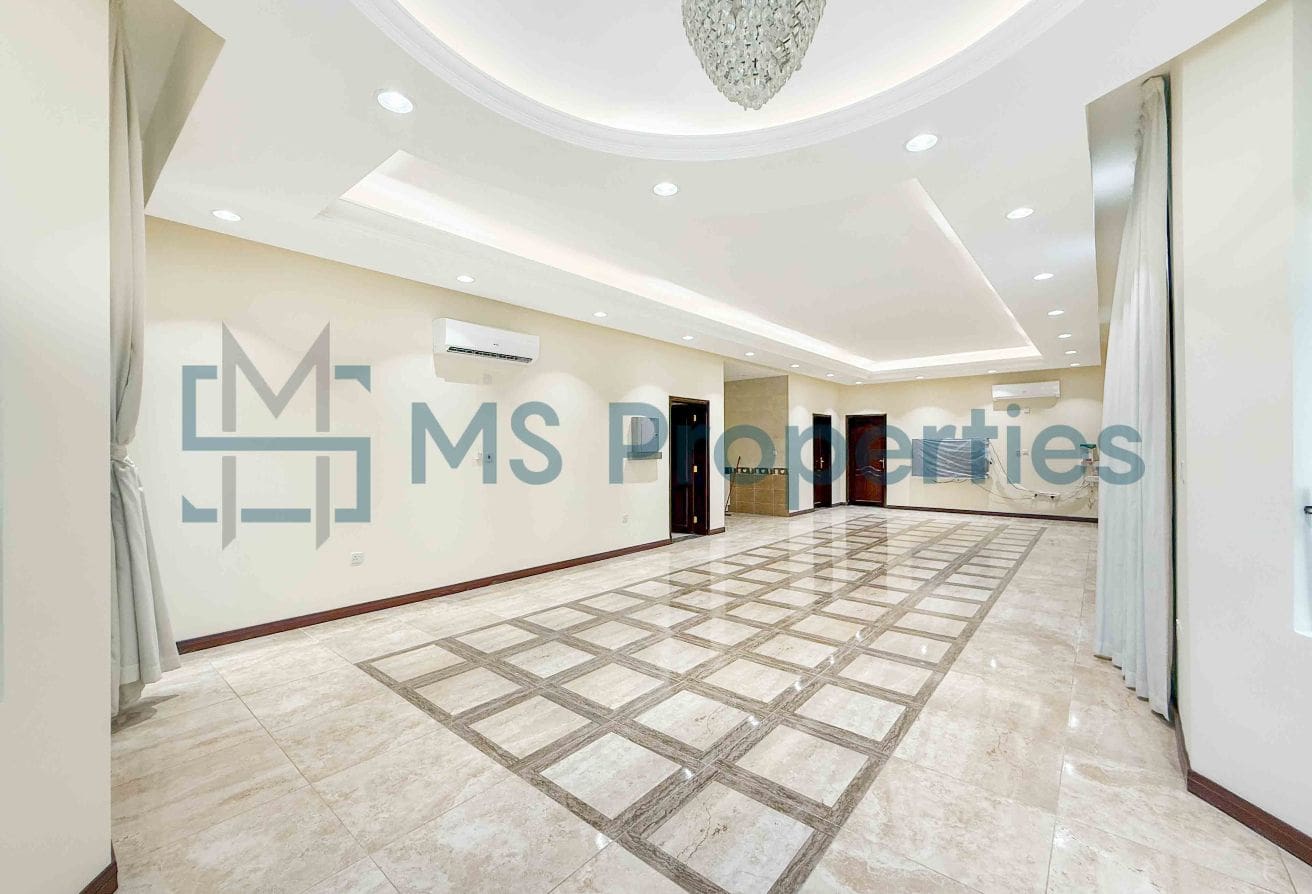 Sophisticated | 5BR Villa | View Balcony