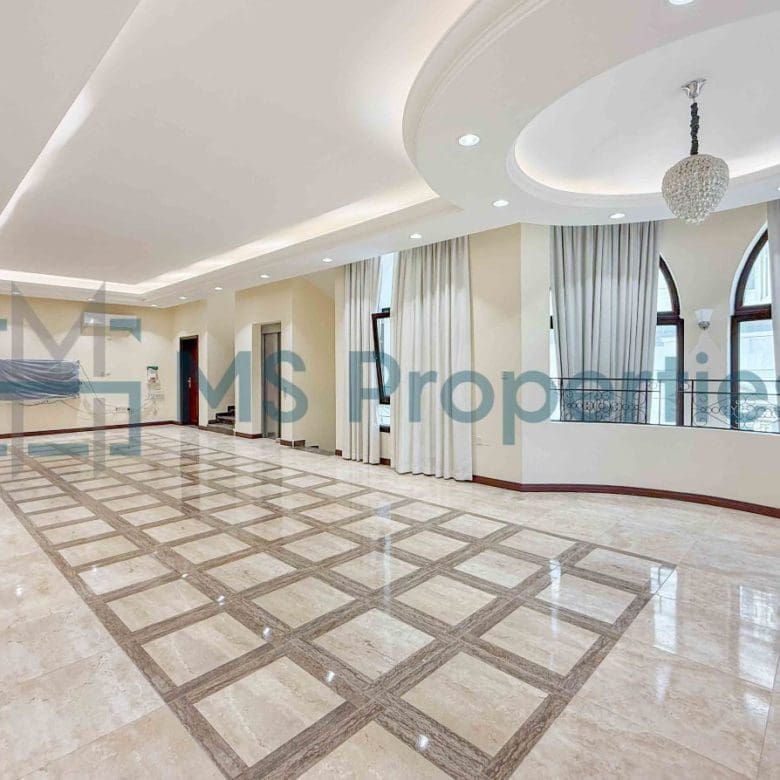 Sophisticated | 5BR Villa | View Balcony