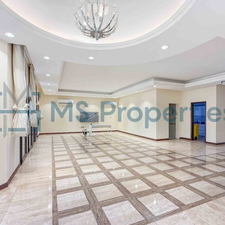 Sophisticated | 5BR Villa | View Balcony
