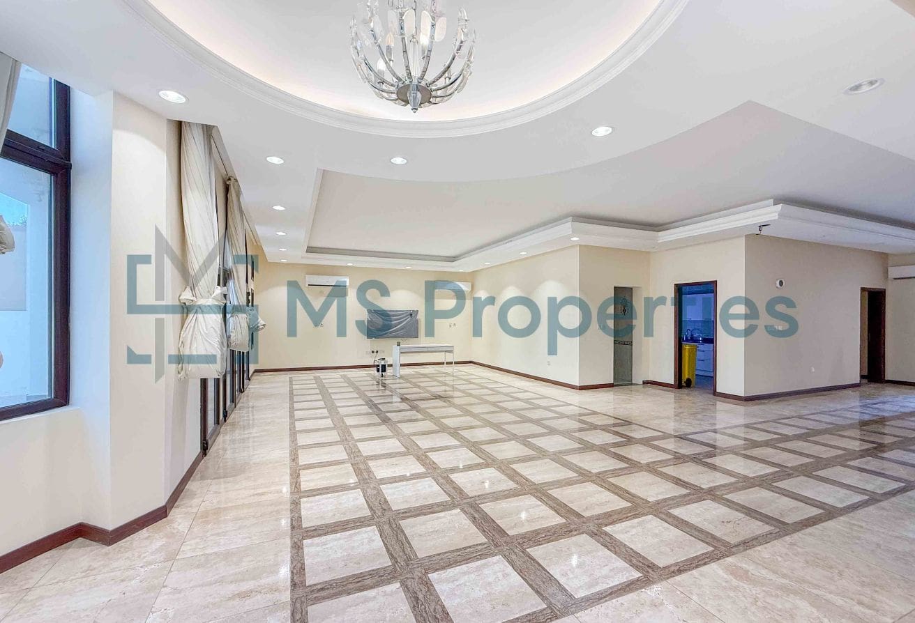 Sophisticated | 5BR Villa | View Balcony