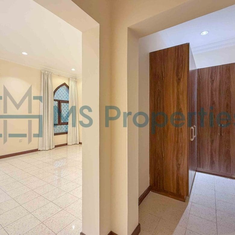 Sophisticated | 5BR Villa | View Balcony