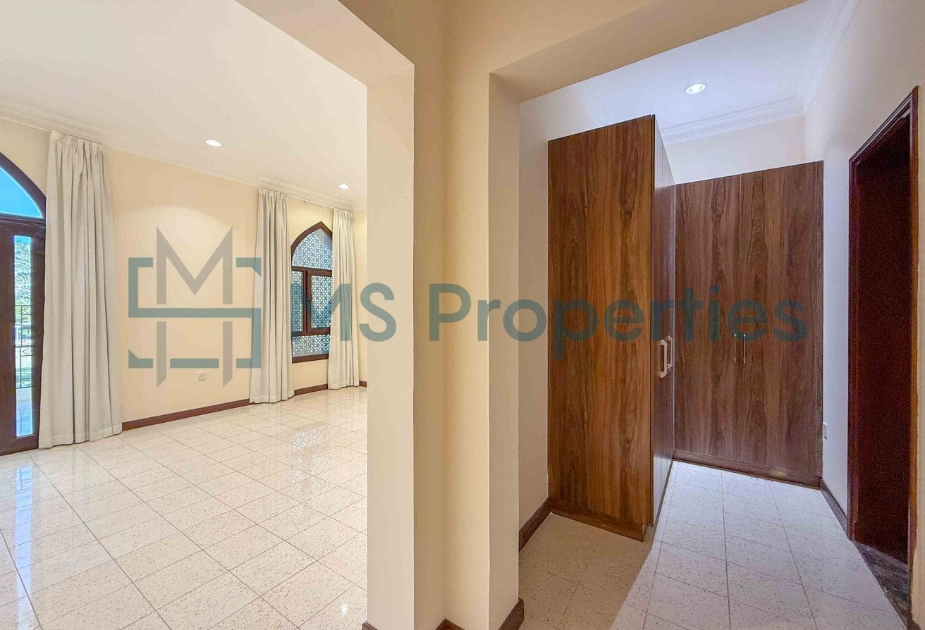 Sophisticated | 5BR Villa | View Balcony