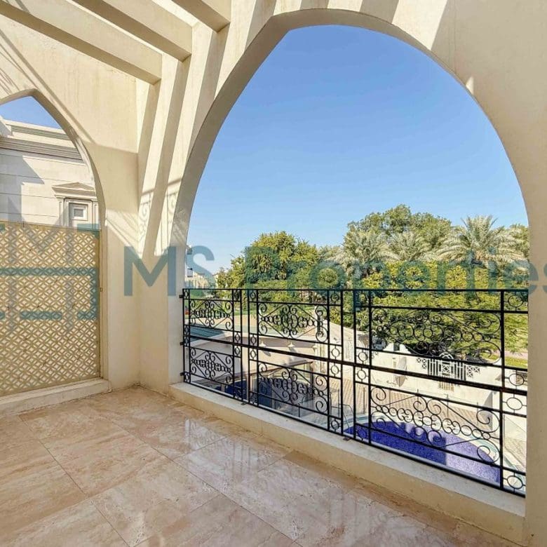 Sophisticated | 5BR Villa | View Balcony