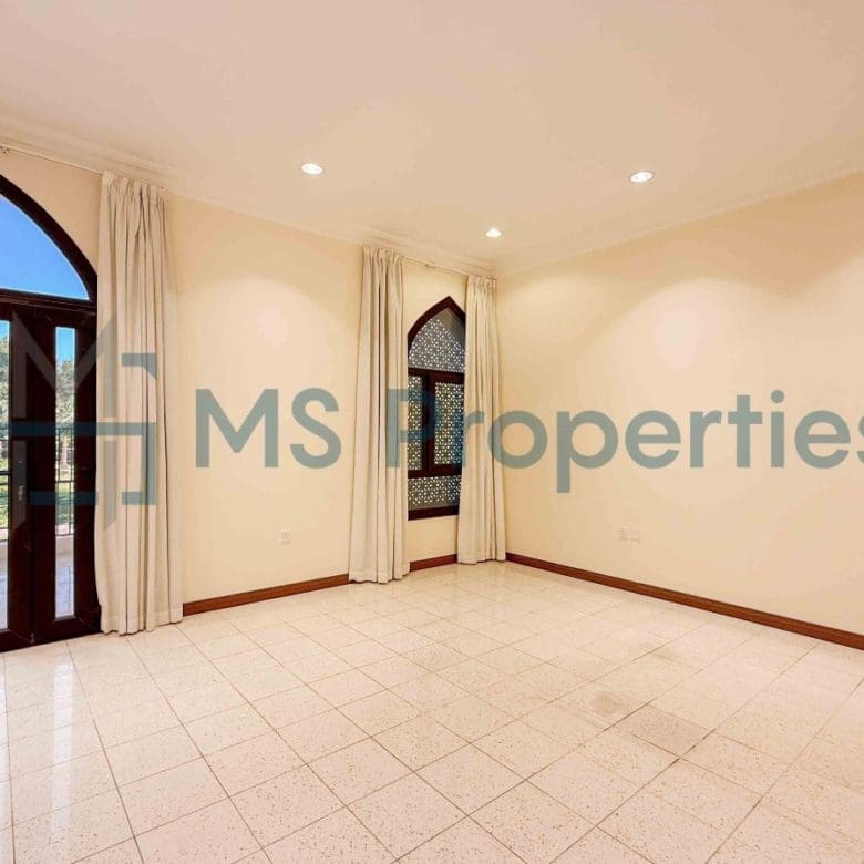 Sophisticated | 5BR Villa | View Balcony