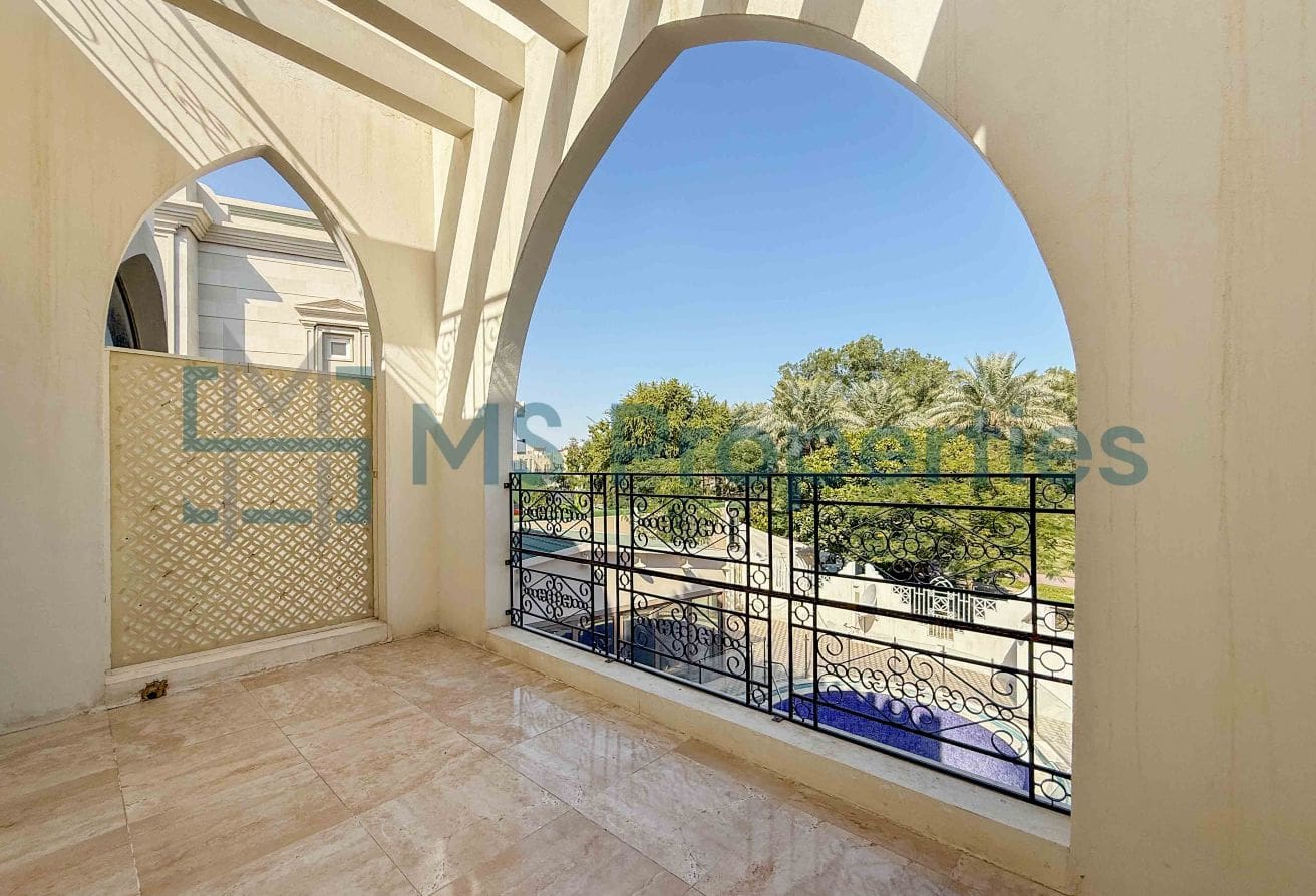 Sophisticated | 5BR Villa | View Balcony