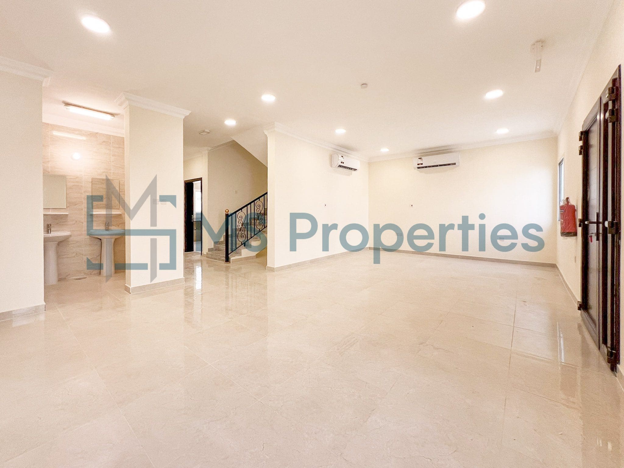 Spacious 6 Bedroom Compound Villa in Al Kheesa