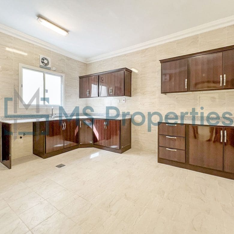 Spacious 6 Bedroom Compound Villa in Al Kheesa