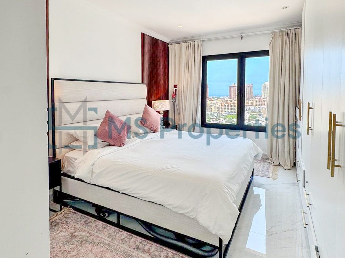Luxurious 2BHK Flat with Marina View Balcony