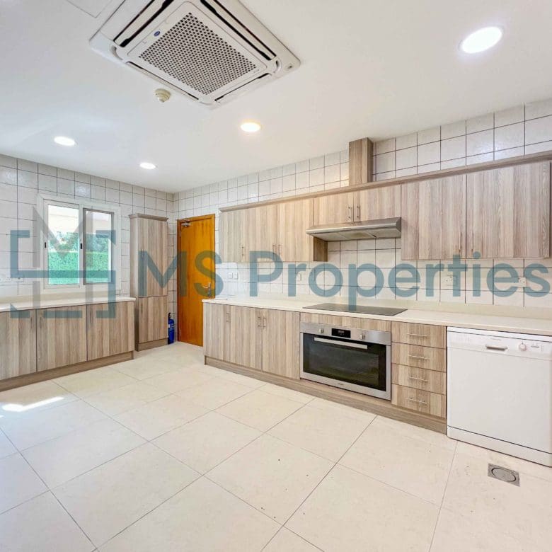 Spacious 4Bedroom+Maid Villa in West Bay Lagoon