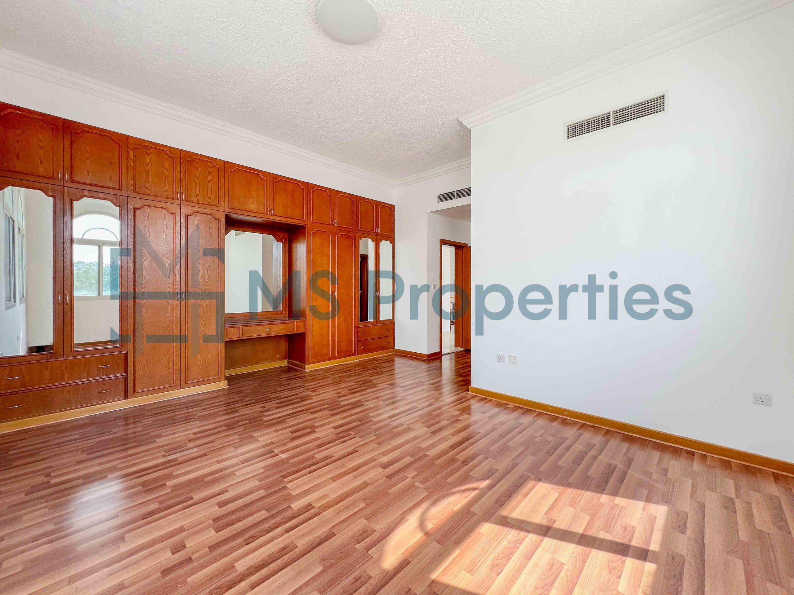 Spacious 4Bedroom+Maid Villa in West Bay Lagoon