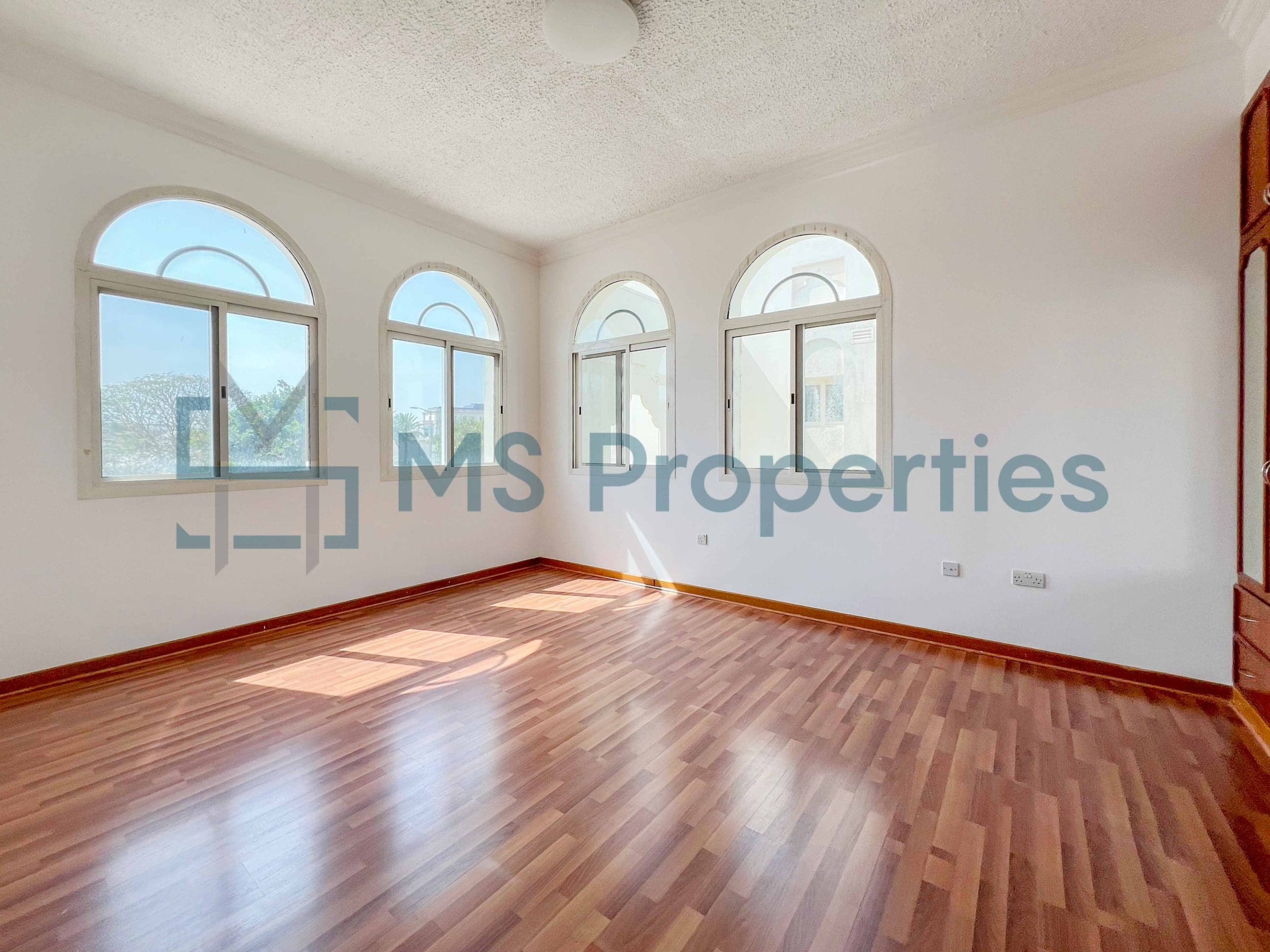 Spacious 4Bedroom+Maid Villa in West Bay Lagoon