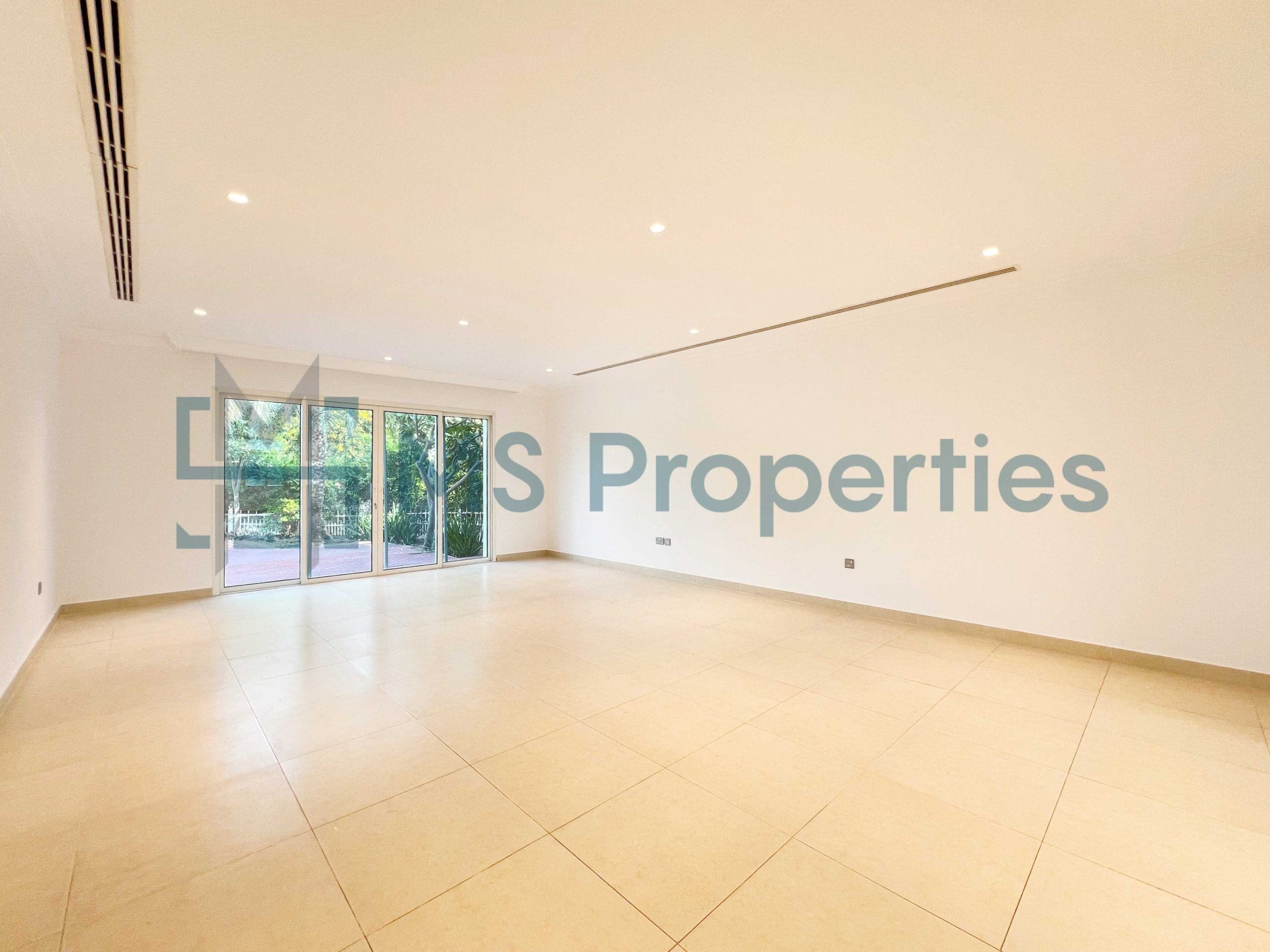 Spacious 4Bedroom+Maid Villa in West Bay Lagoon