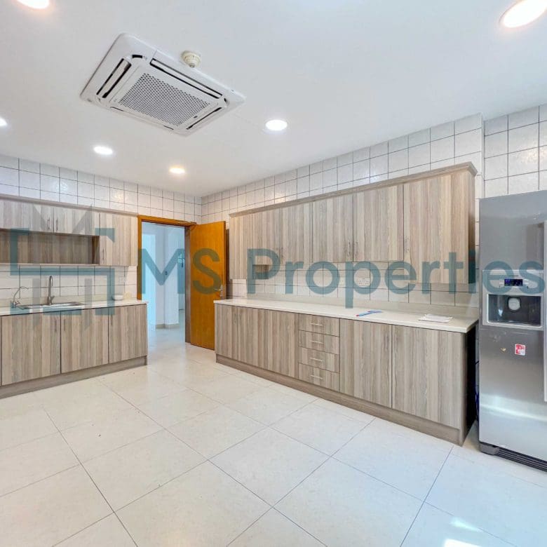 Spacious 4Bedroom+Maid Villa in West Bay Lagoon