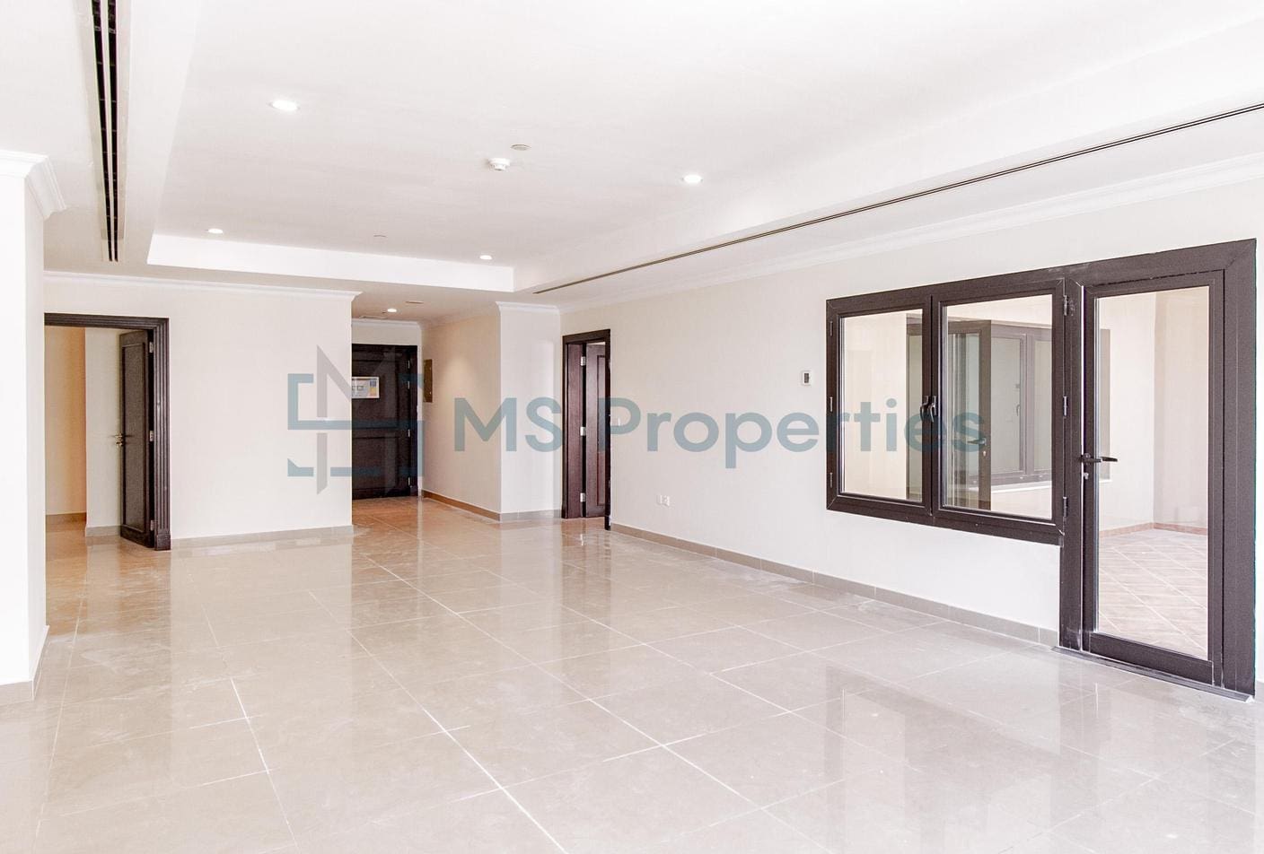 Bright and Classic 1BHK + Office in the Heart of The Pearl