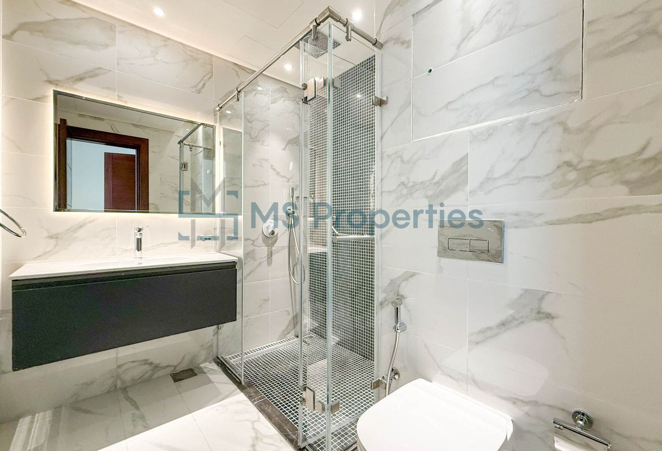 Beautiful Scenery 2BR+Maid Apartment with Balcony