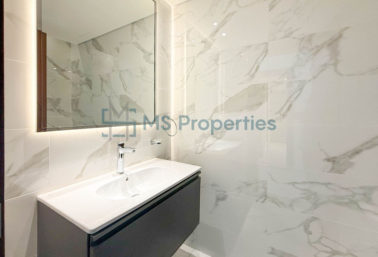 Beautiful Scenery 2BR+Maid Apartment with Balcony