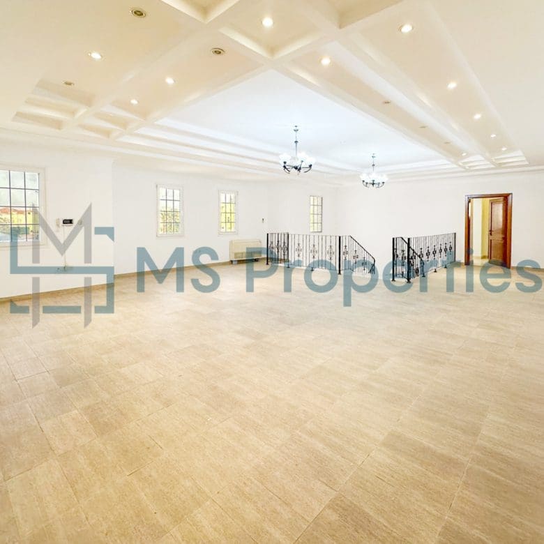 Luxurious 5Bedroom FreeHold Villa with Title Deed