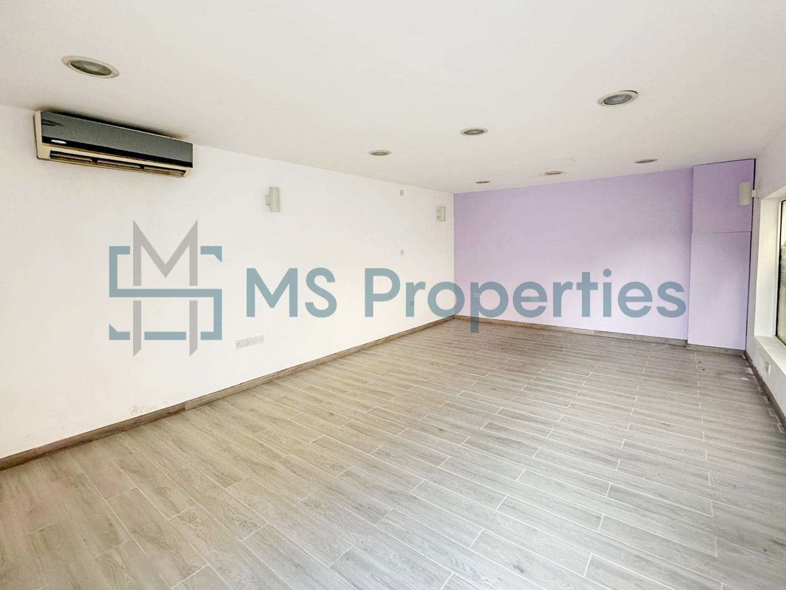 Luxurious 5Bedroom FreeHold Villa with Title Deed