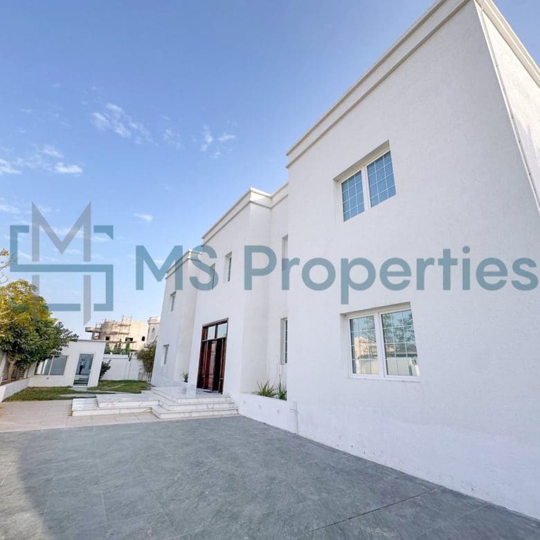 Luxurious 5Bedroom FreeHold Villa with Title Deed