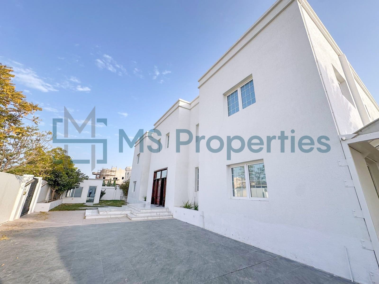Luxurious 5Bedroom FreeHold Villa with Title Deed