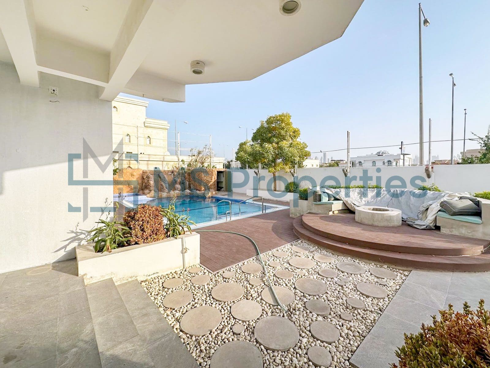 Luxurious 5Bedroom FreeHold Villa with Title Deed