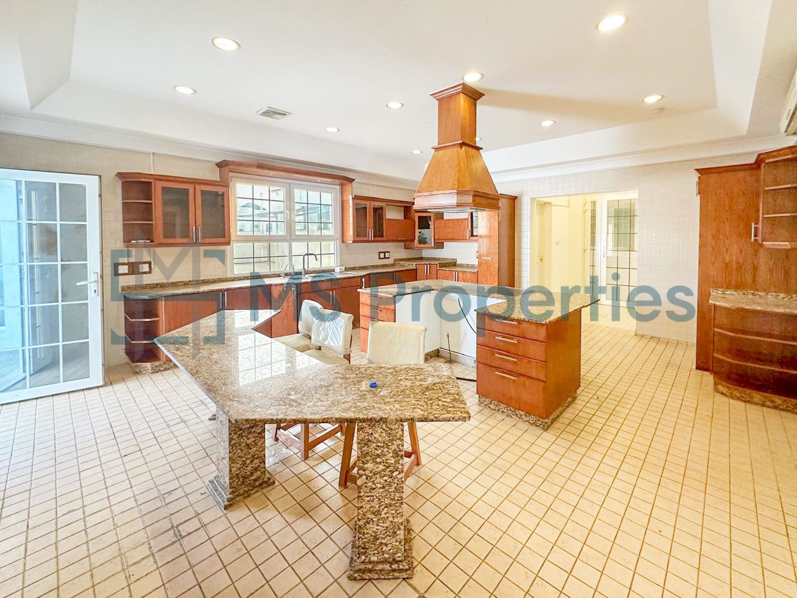 Luxurious 5Bedroom FreeHold Villa with Title Deed