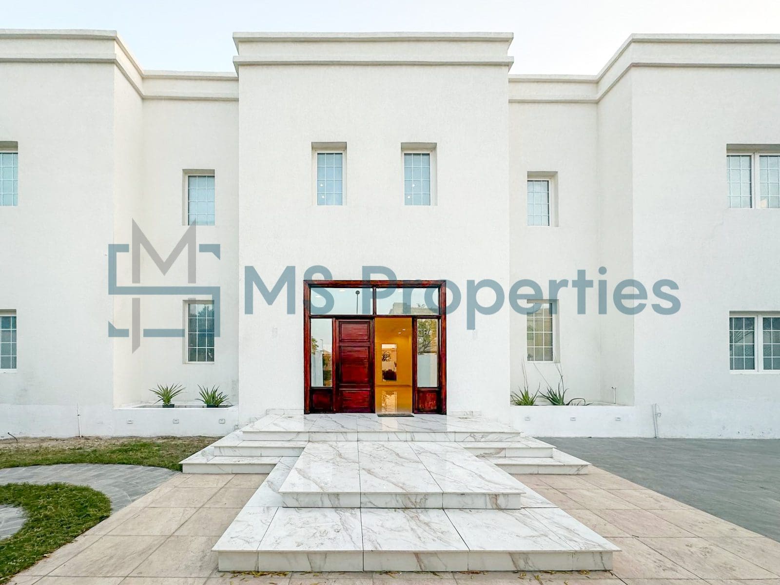 Luxurious 5Bedroom FreeHold Villa with Title Deed
