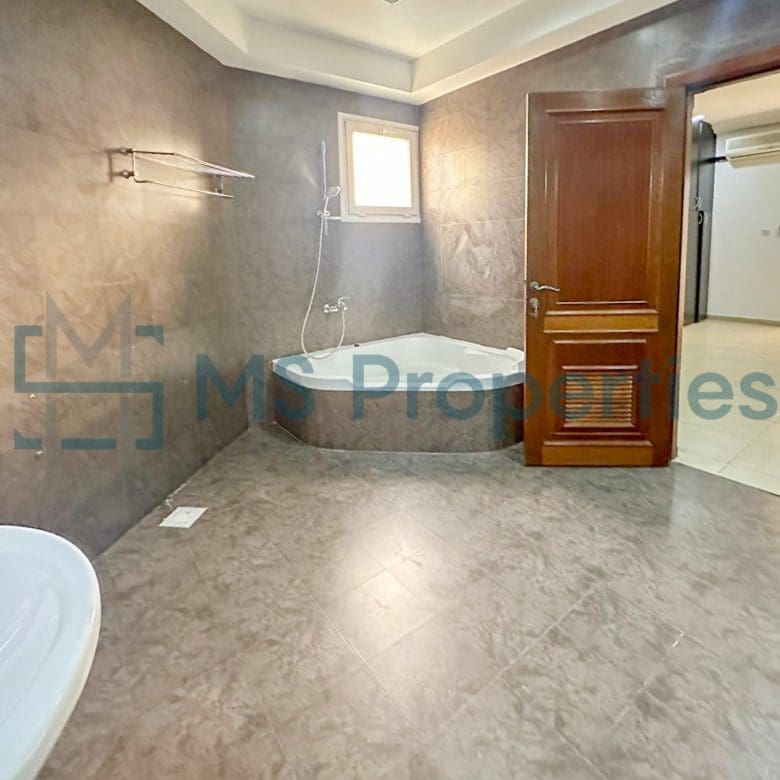 Luxurious 5Bedroom FreeHold Villa with Title Deed