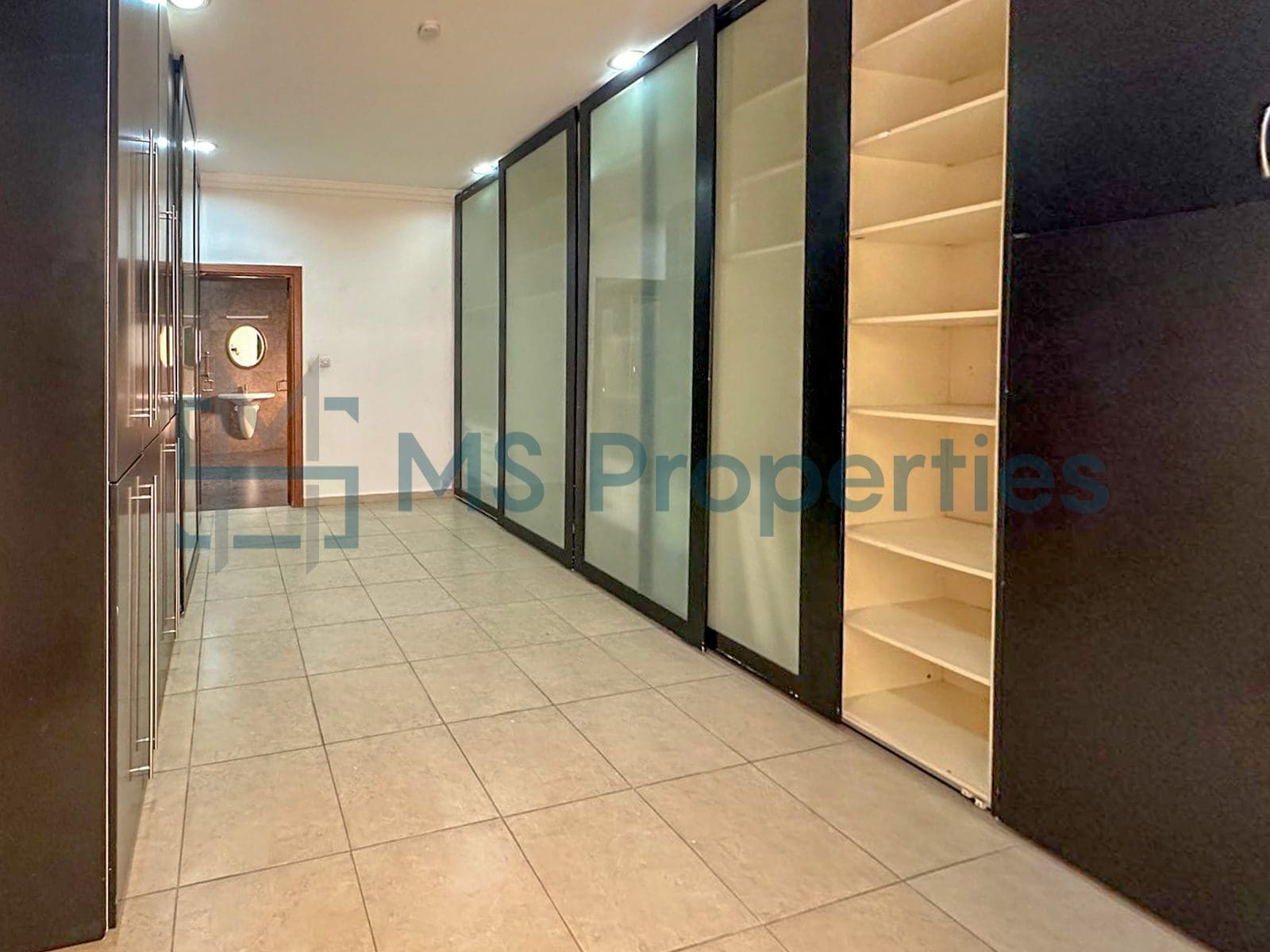 Luxurious 5Bedroom FreeHold Villa with Title Deed