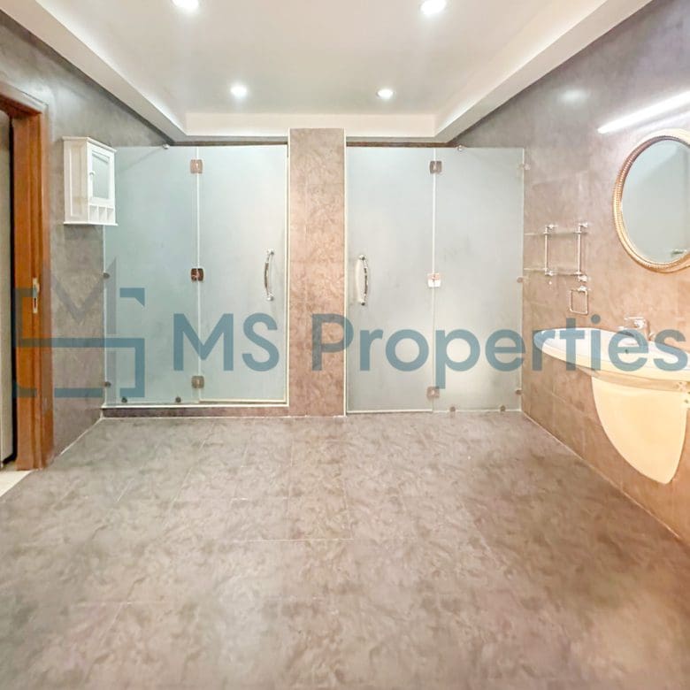 Luxurious 5Bedroom FreeHold Villa with Title Deed