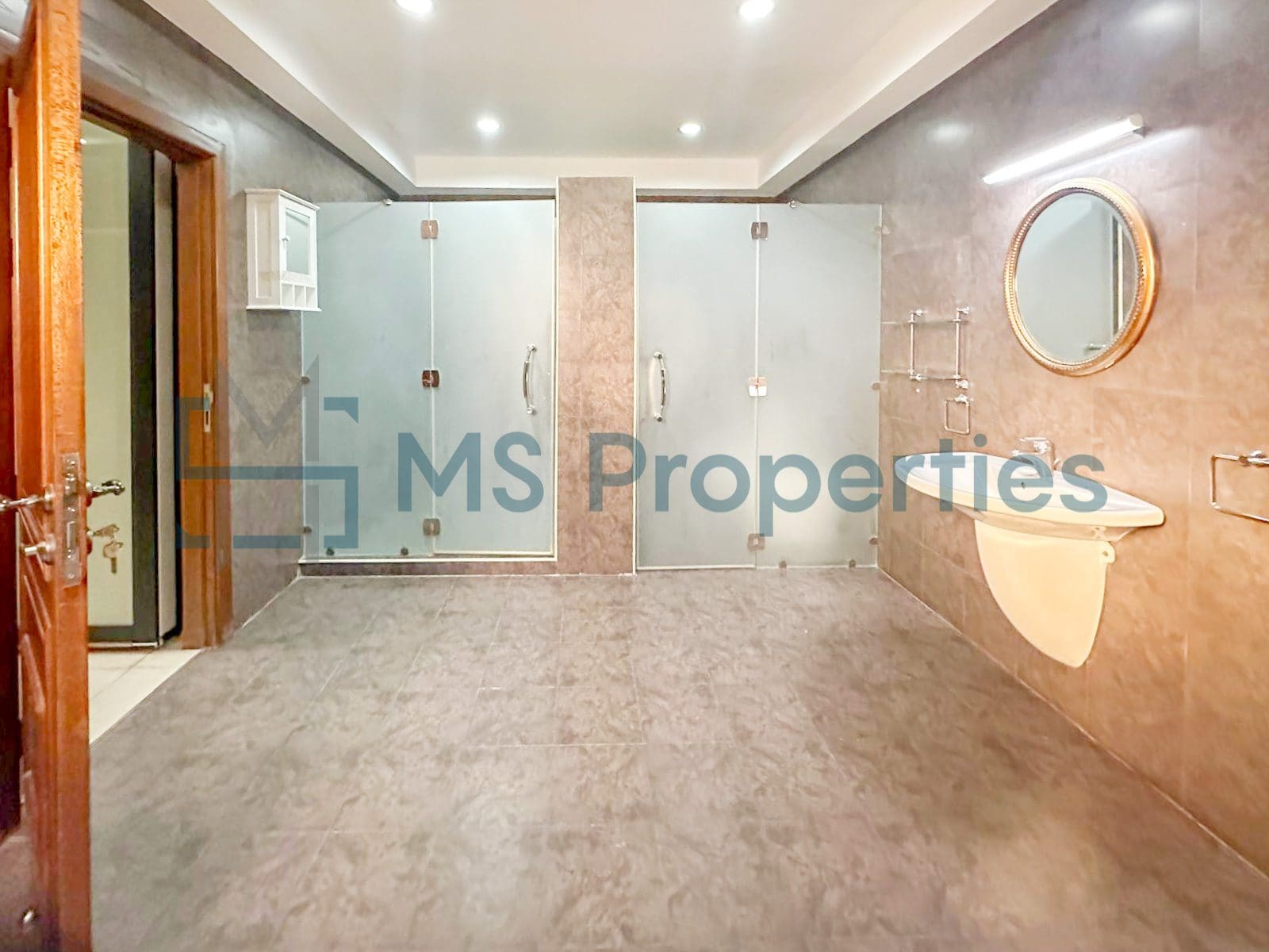 Luxurious 5Bedroom FreeHold Villa with Title Deed