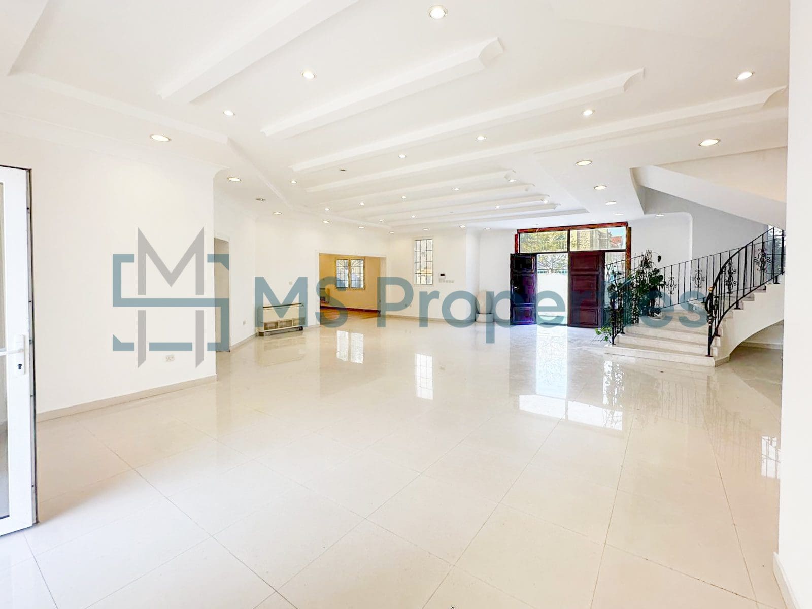 Luxurious 5Bedroom FreeHold Villa with Title Deed