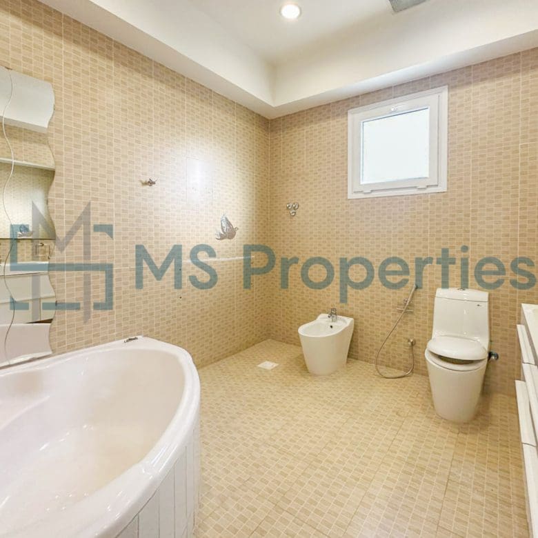 Luxurious 5Bedroom FreeHold Villa with Title Deed