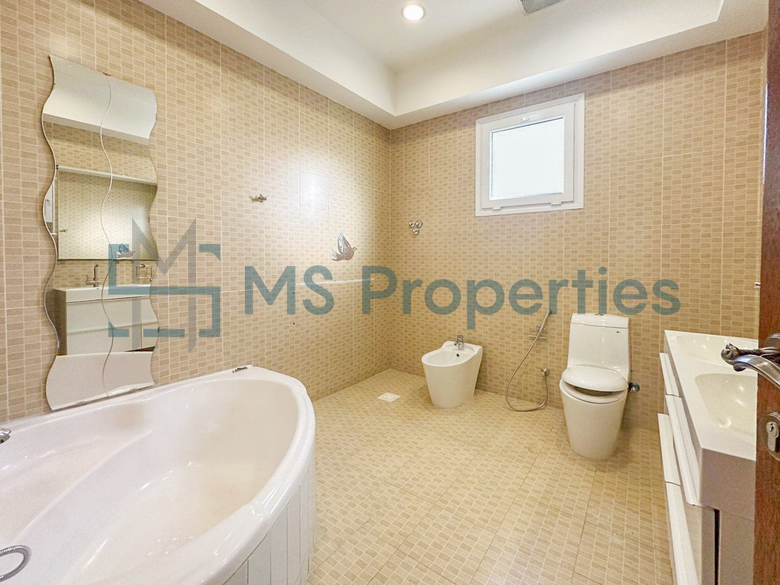 Luxurious 5Bedroom FreeHold Villa with Title Deed