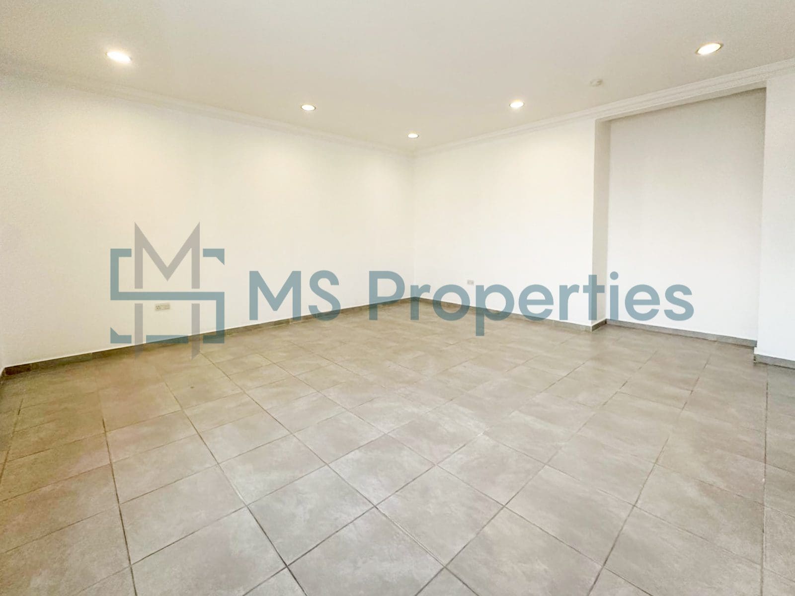 Luxurious 5Bedroom FreeHold Villa with Title Deed