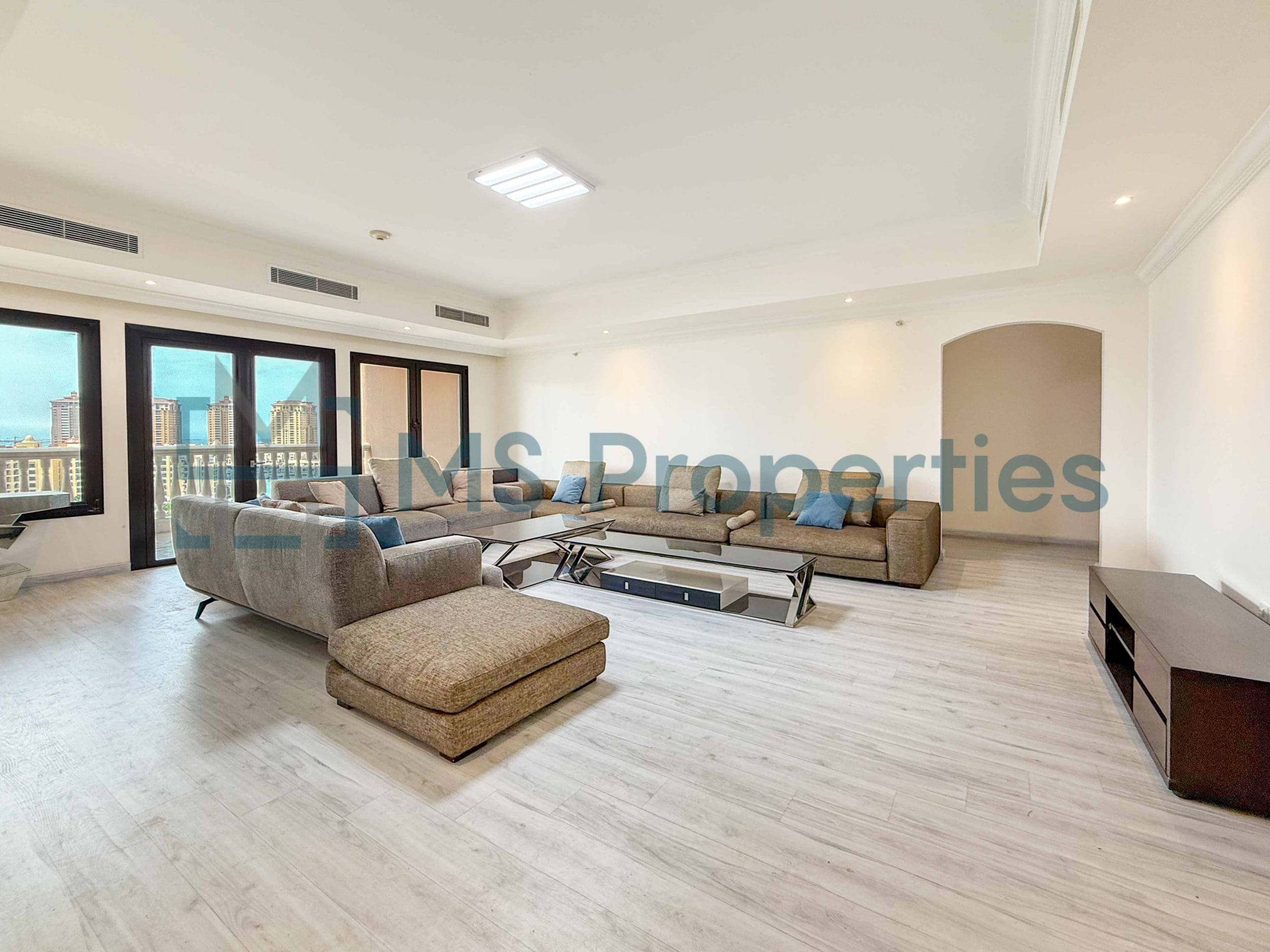 Beautiful 3BHK Apartment with Marina View Balcony